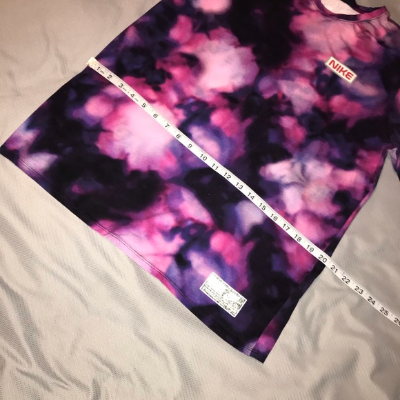 NWOT Nike T-Shirt - Picture 5 of 7